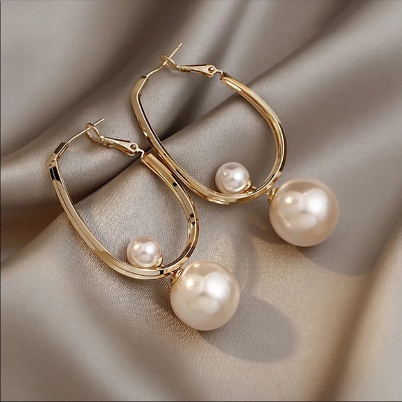 Jewelry - 🎉New Jewelry Sale 4 For $20 Pearl Hoop Ellipse Knotted Dangle Drop Earrings